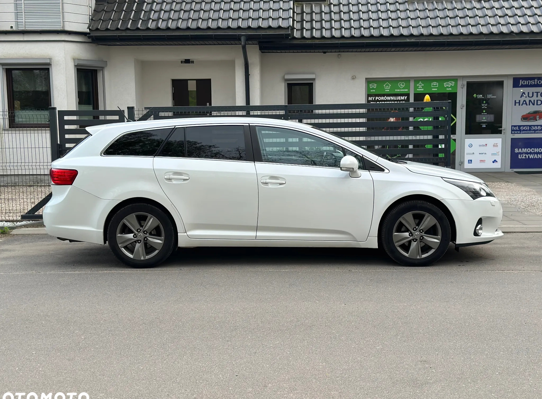Toyota Avensis cena 48900 przebieg: 183500, rok produkcji 2014 z Góra małe 529